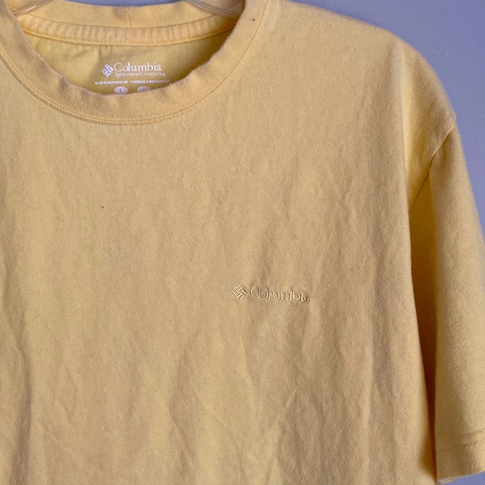 Yellow Columbia T shirt size L